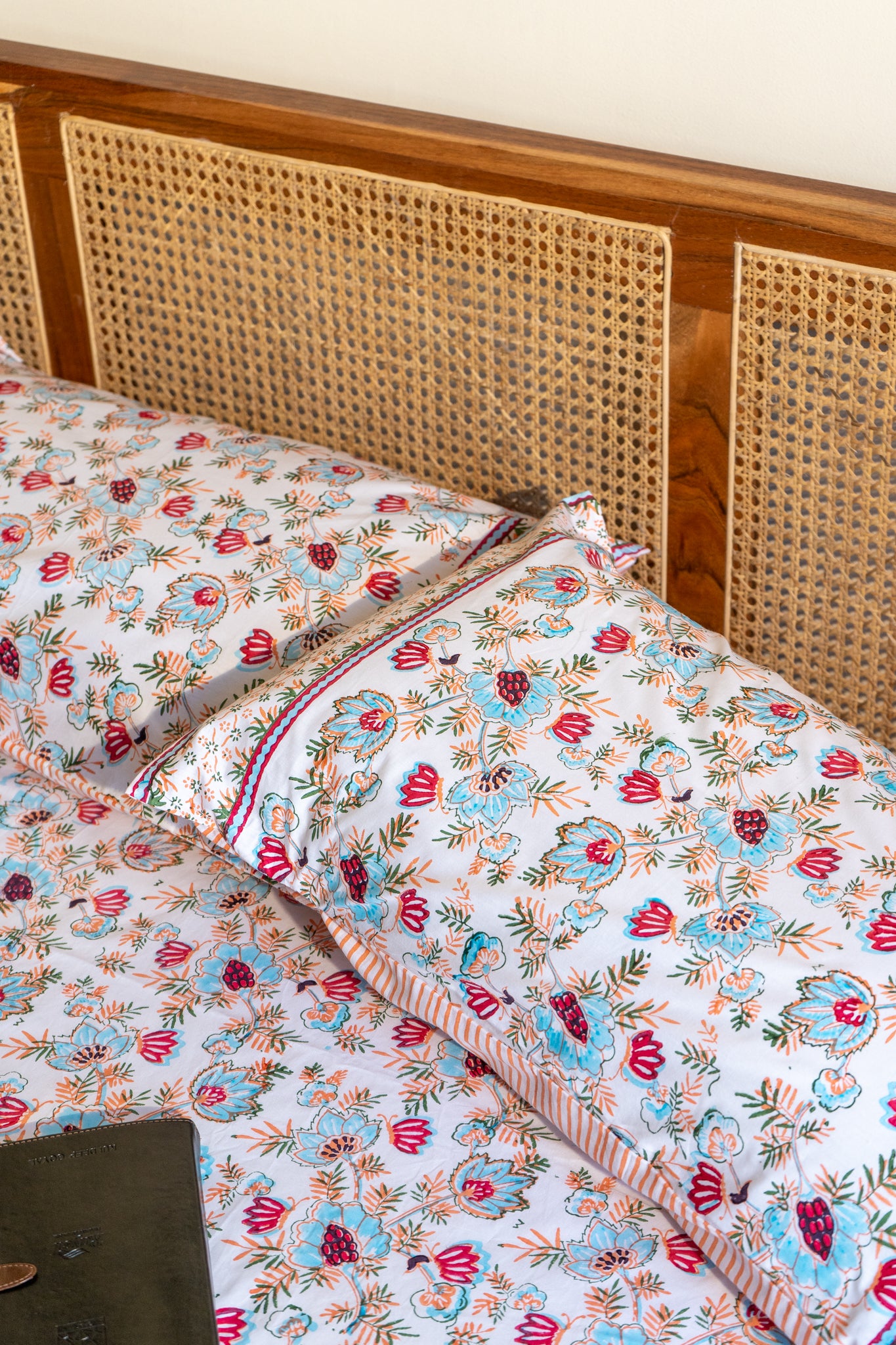 Blue and magenta patte pe patta fitted bedsheet set