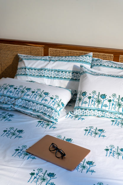 Green blue and aqua blooming flowers single bedsheet set