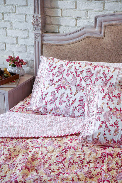 Magenta and pink (beige gadh) phal aur phool mulmul quilt