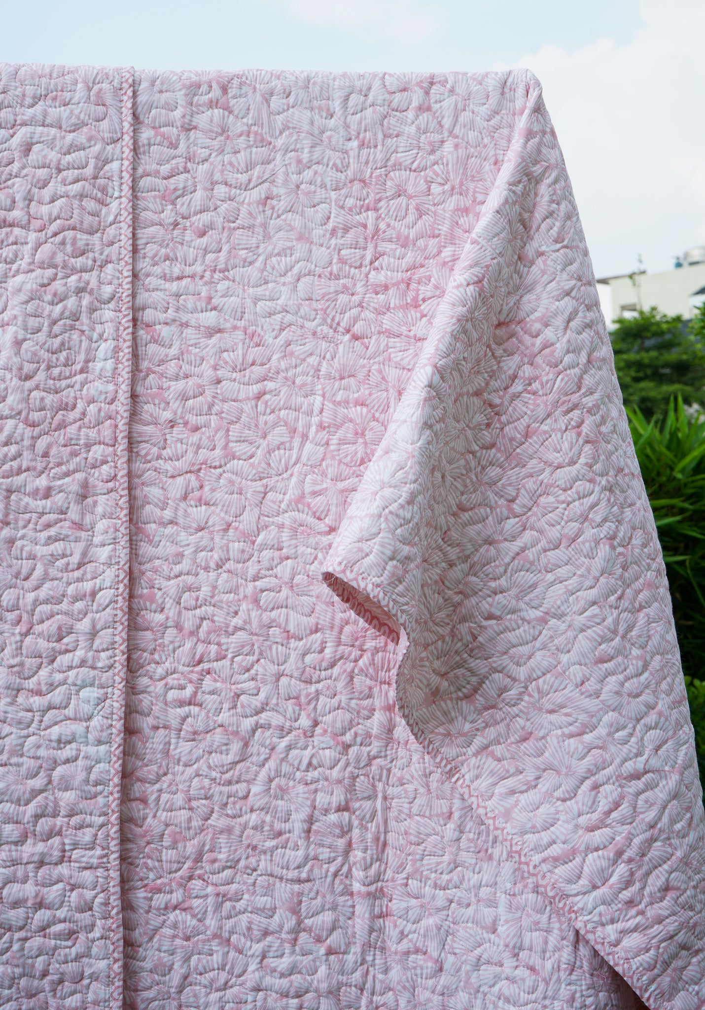 Light pink small lines leaves jaal mulmul quilt